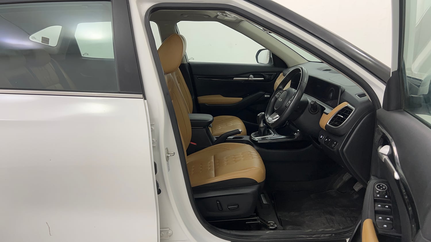 Used 2024 Kia Seltos HTX Plus 1.5 Diesel MT Diesel Manual interior RIGHT SIDE FRONT DOOR CABIN VIEW