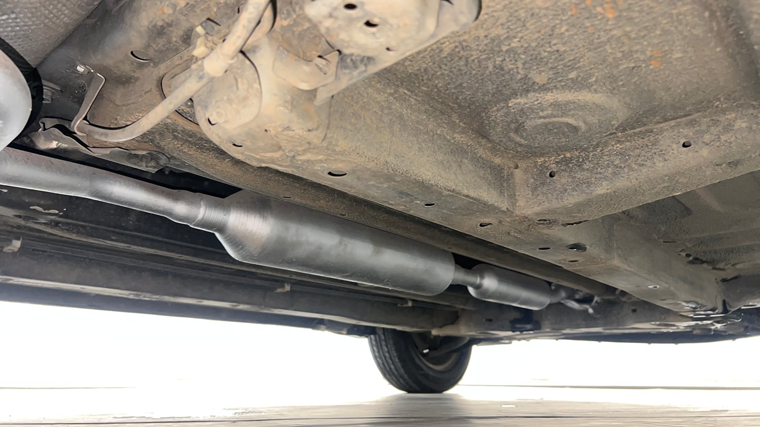 Used 2016 Maruti Suzuki Swift VXi Petrol Manual extra REAR RIGHT UNDERBODY VIEW