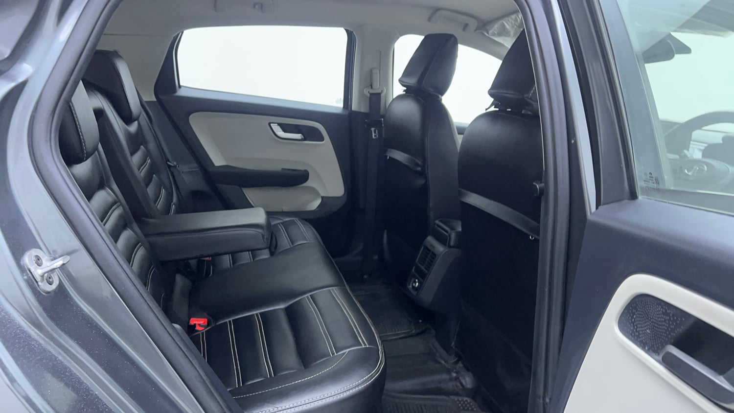 Used 2021 Tata Altroz XZ Petrol Petrol Manual interior RIGHT SIDE REAR DOOR CABIN VIEW