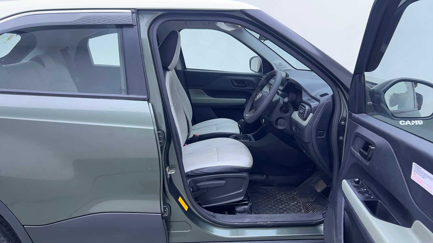 Used 2022 Tata Punch Camo Accomplished Dazzle AMT Petrol Automatic interior RIGHT SIDE FRONT DOOR CABIN VIEW