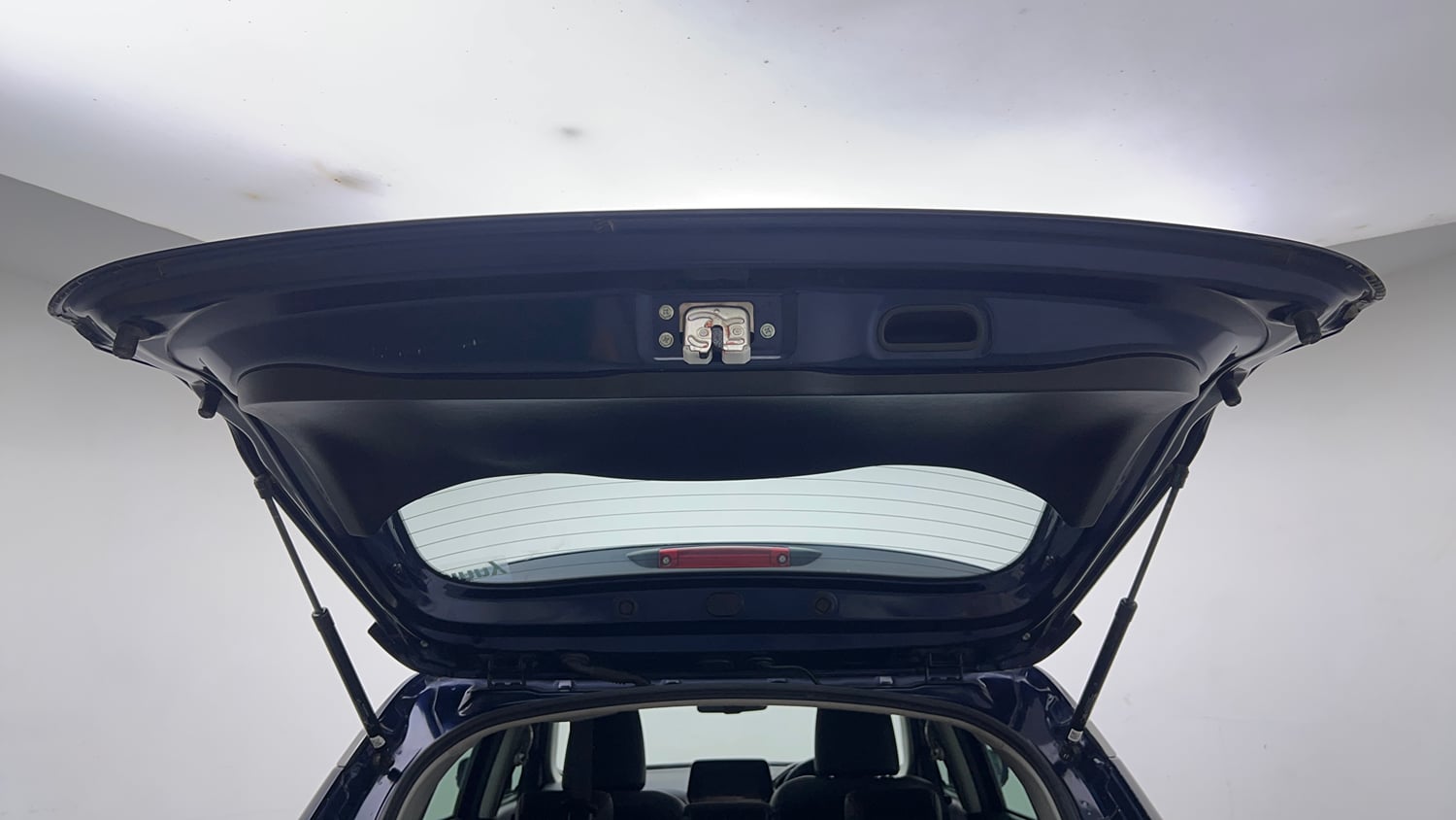 Used 2023 Maruti Suzuki Grand Vitara Alpha Smart Hybrid AT Petrol Automatic interior DICKY DOOR OPEN VIEW