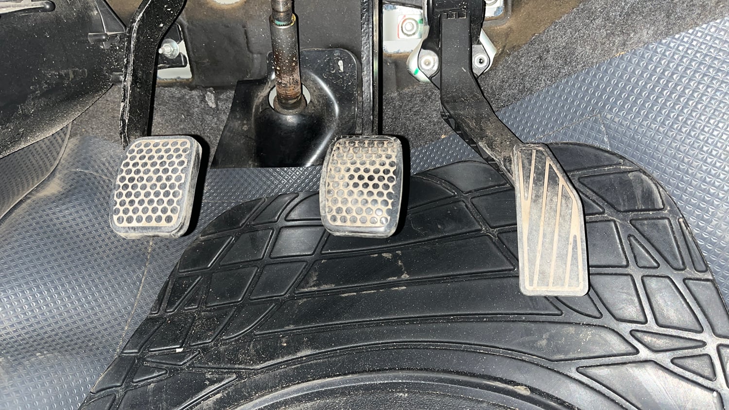Used 2016 Maruti Suzuki Alto K10 VXi Petrol Manual interior PEDALS VIEW