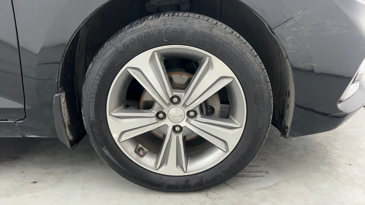 Used 2018 Hyundai Verna SX (O) 1.6 VTVT AT Petrol Automatic tyres RIGHT FRONT TYRE RIM VIEW
