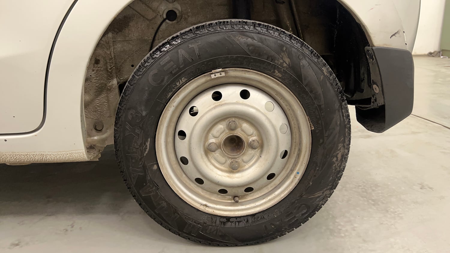 Used 2017 Maruti Suzuki Celerio LXi ABS Petrol Manual tyres LEFT REAR TYRE RIM VIEW