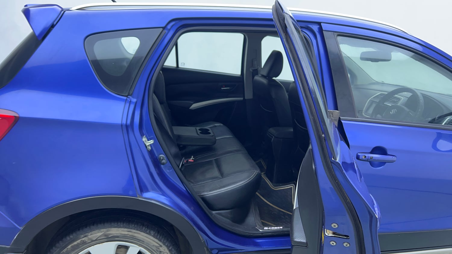 Used 2015 Maruti Suzuki S-Cross Alpha 1.6 Diesel Manual interior RIGHT SIDE REAR DOOR CABIN VIEW
