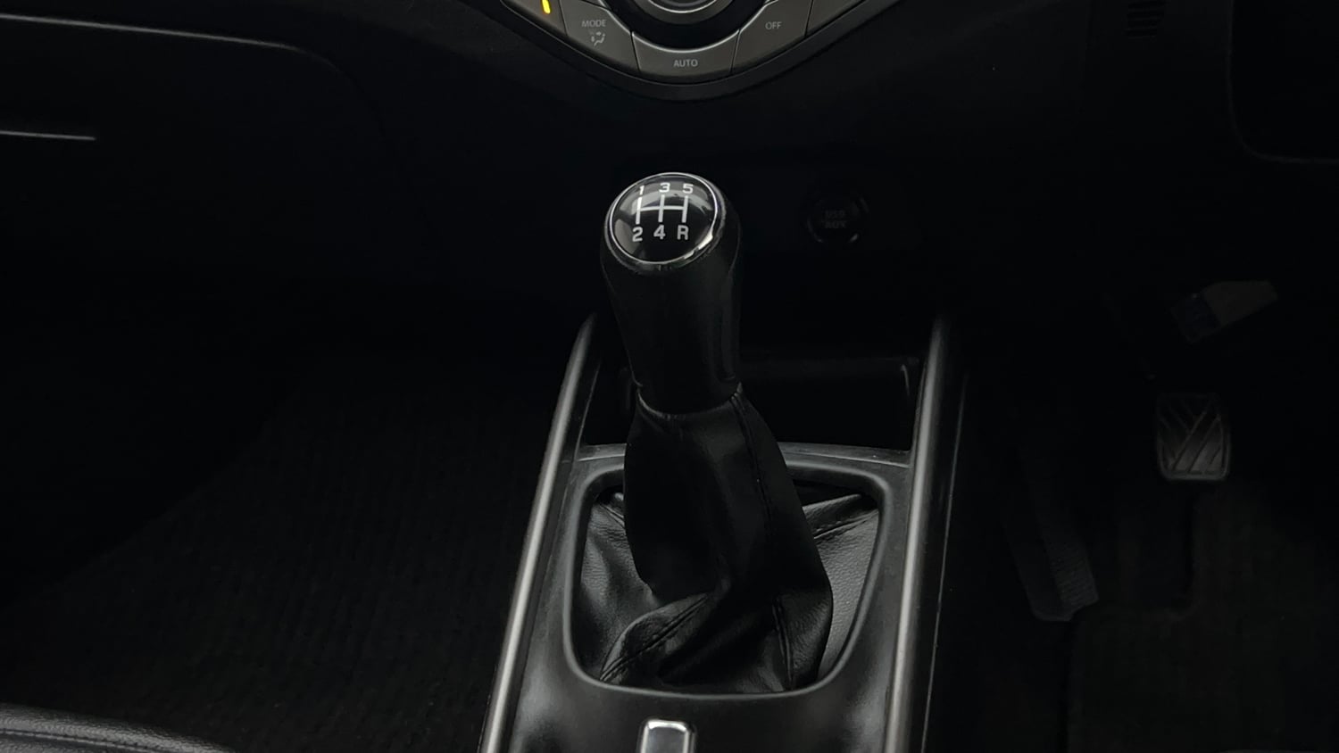 Used 2019 Maruti Suzuki Baleno Delta Petrol Manual interior GEAR  KNOB VIEW