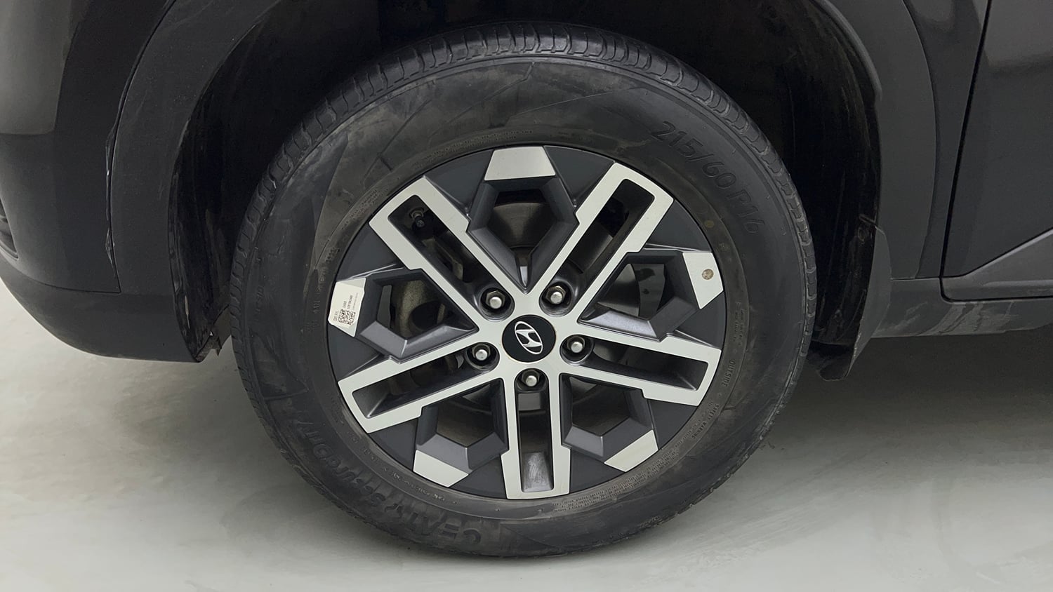 Used 2022 Hyundai Venue SX 1.2 Petrol Petrol Manual tyres LEFT FRONT TYRE RIM VIEW