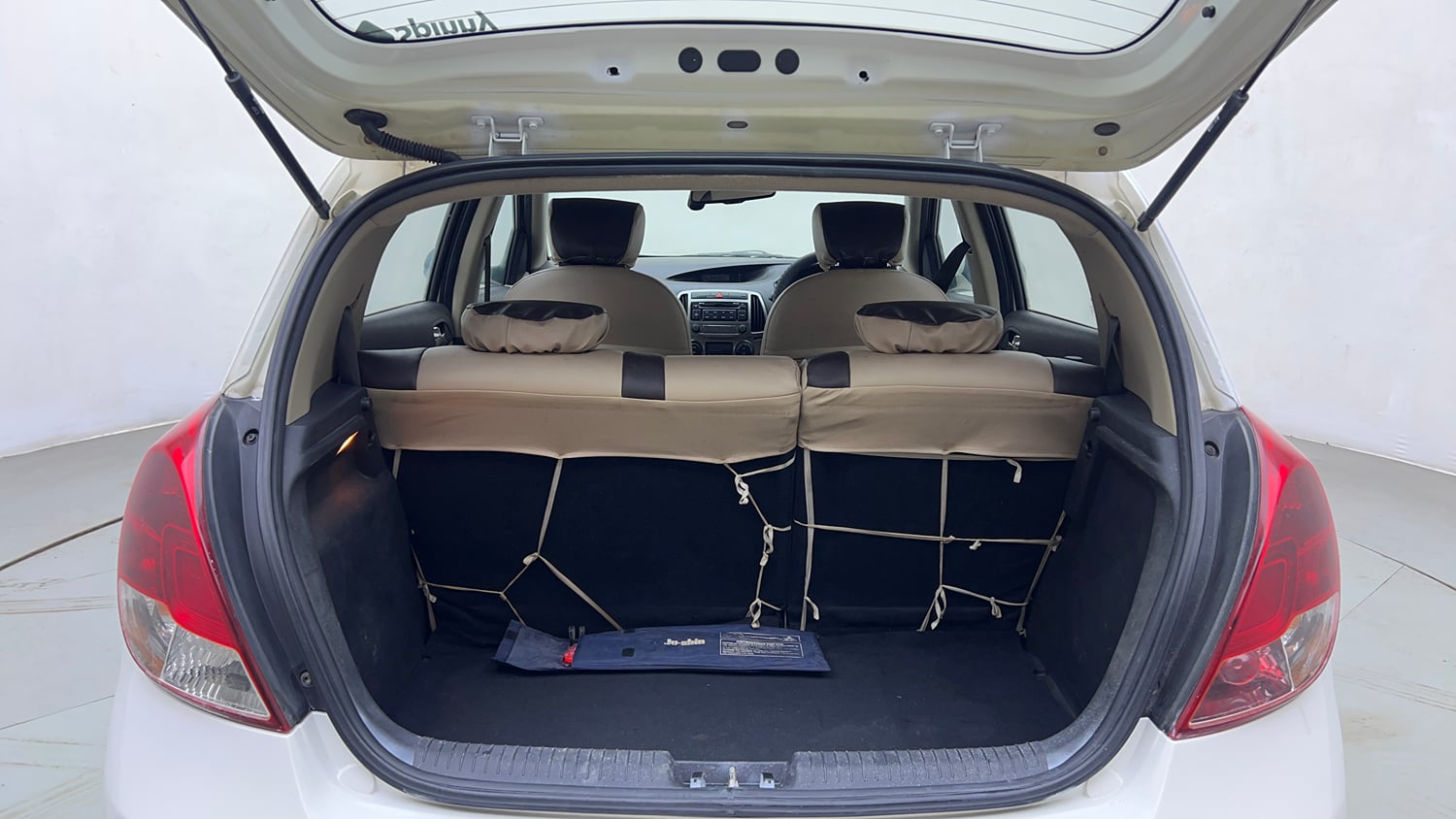 Used 2013 Hyundai i20 Sportz 1.2 Petrol Manual interior DICKY INSIDE VIEW