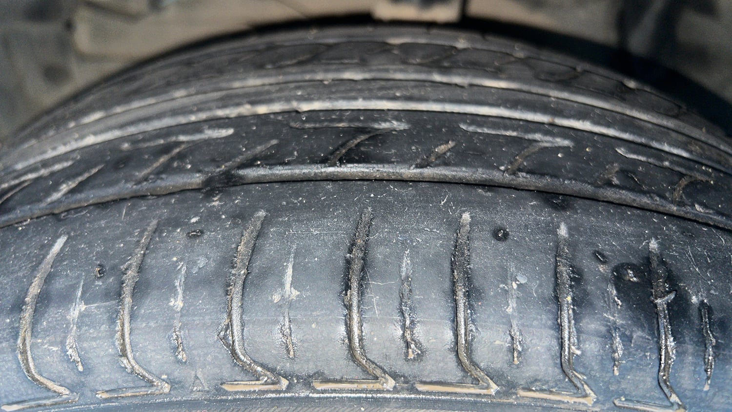 Used 2015 Maruti Suzuki S-Cross Alpha 1.6 Diesel Manual tyres LEFT FRONT TYRE TREAD VIEW