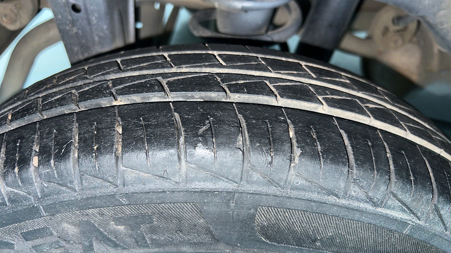 Used 2022 Maruti Suzuki Alto 800 LXi (O) CNG Cng Manual tyres RIGHT REAR TYRE TREAD VIEW