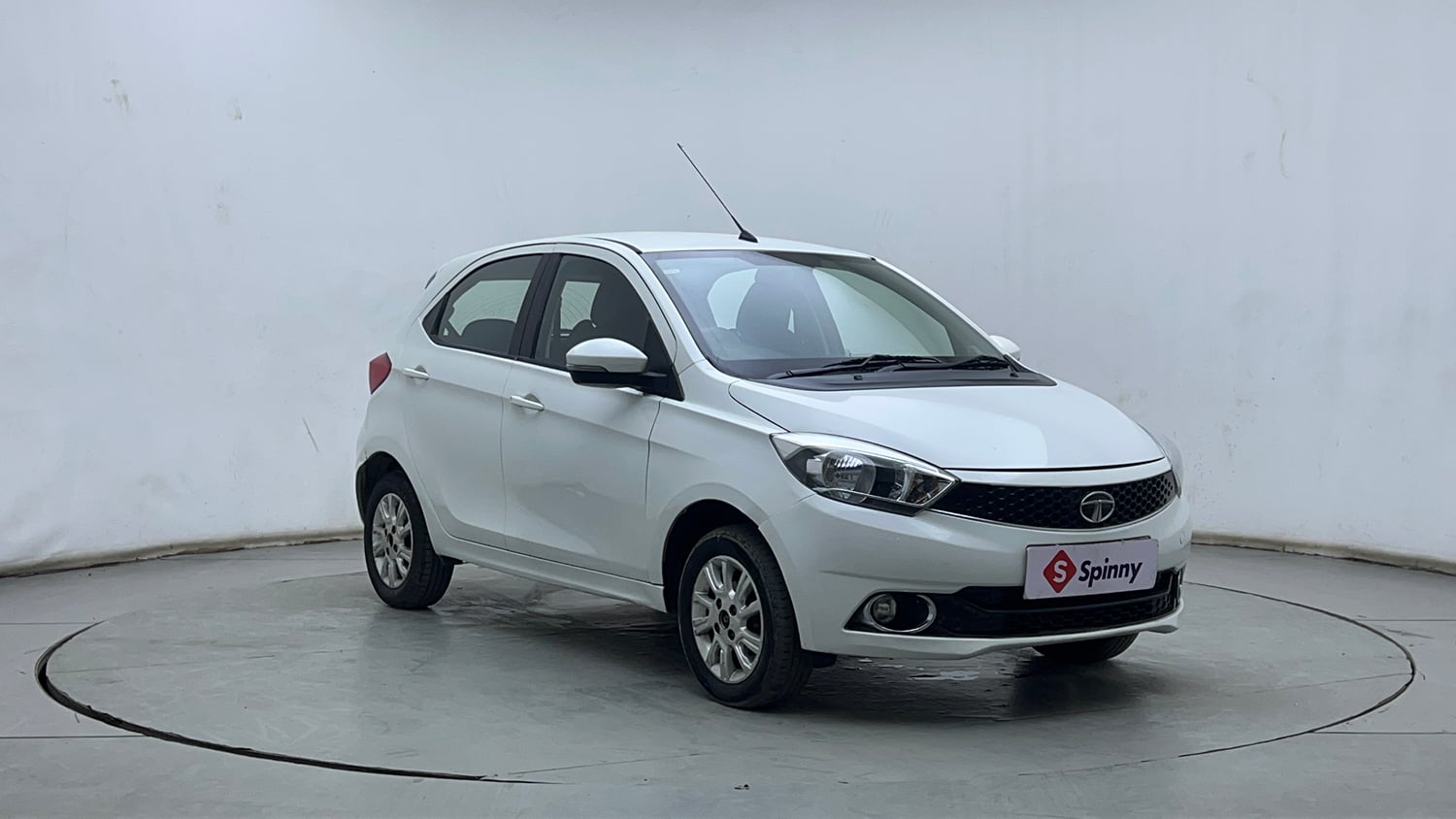 Used 2017 Tata Tiago Revotron XZ Petrol Manual exterior RIGHT FRONT CORNER VIEW