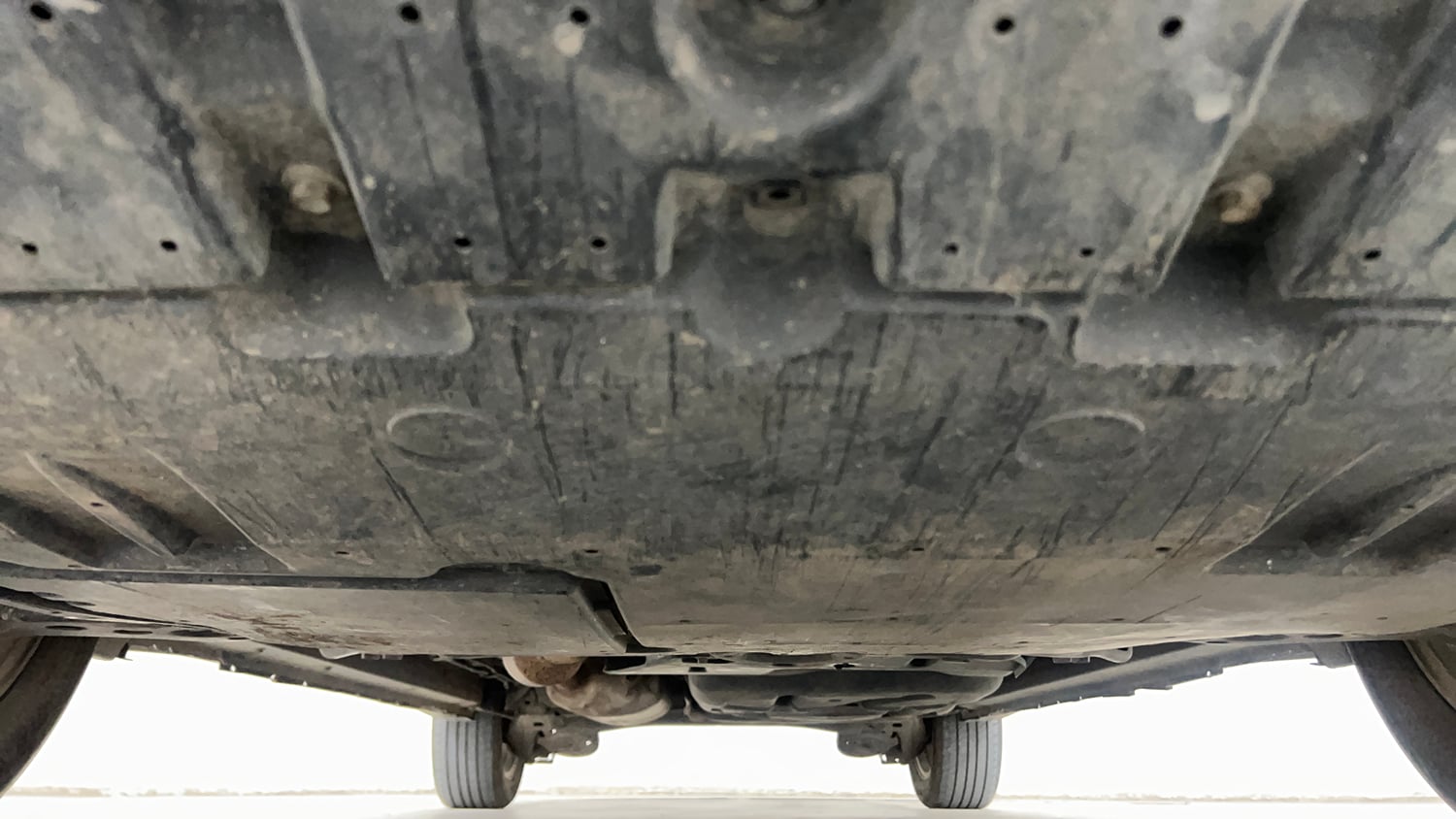 Used 2023 Toyota Innova Hycross VX Hybrid 8 STR Hybrid Automatic extra FRONT LEFT UNDERBODY VIEW