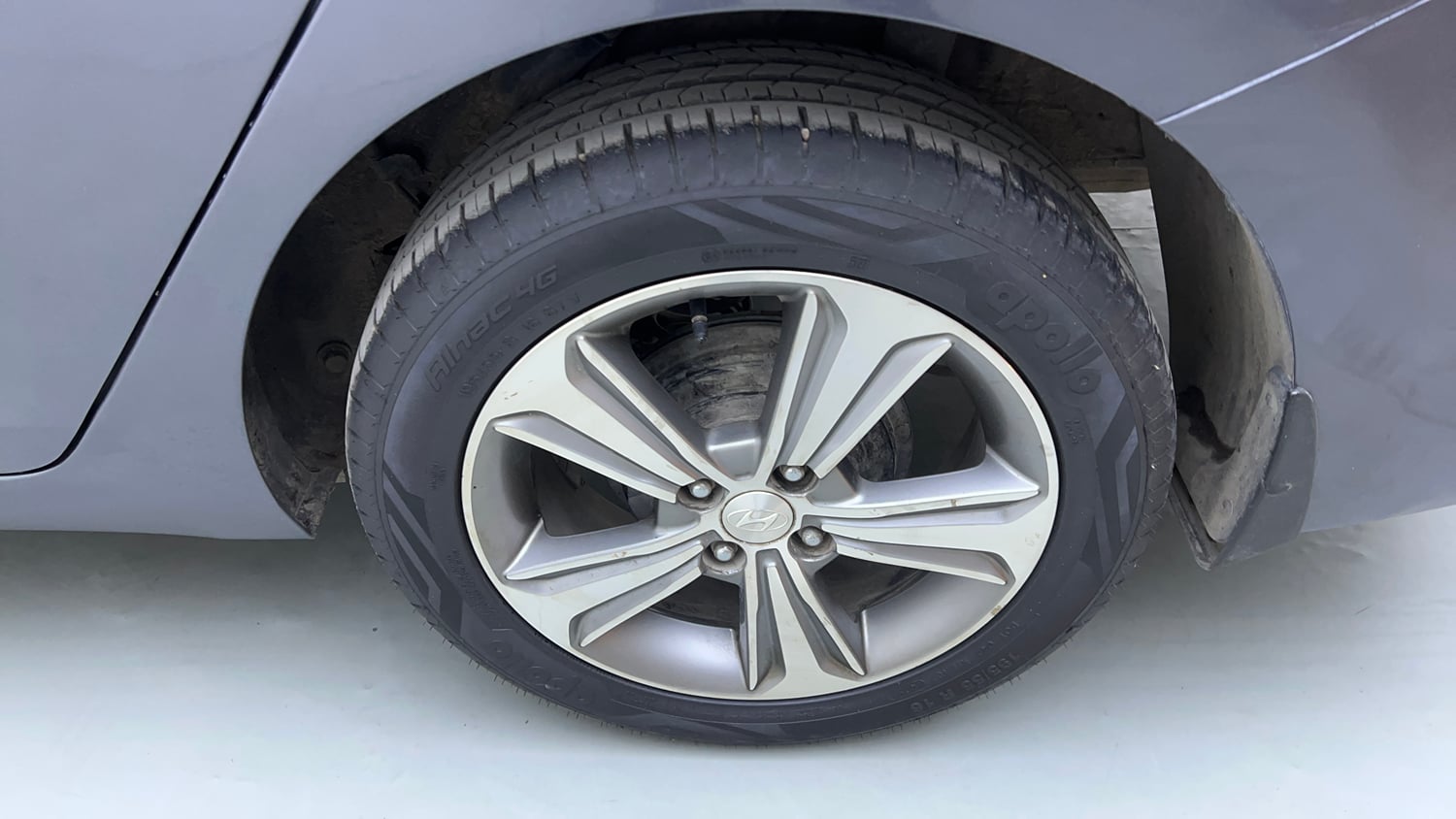 Used 2017 Hyundai Verna SX (O) 1.6 VTVT AT Petrol Automatic tyres LEFT REAR TYRE RIM VIEW