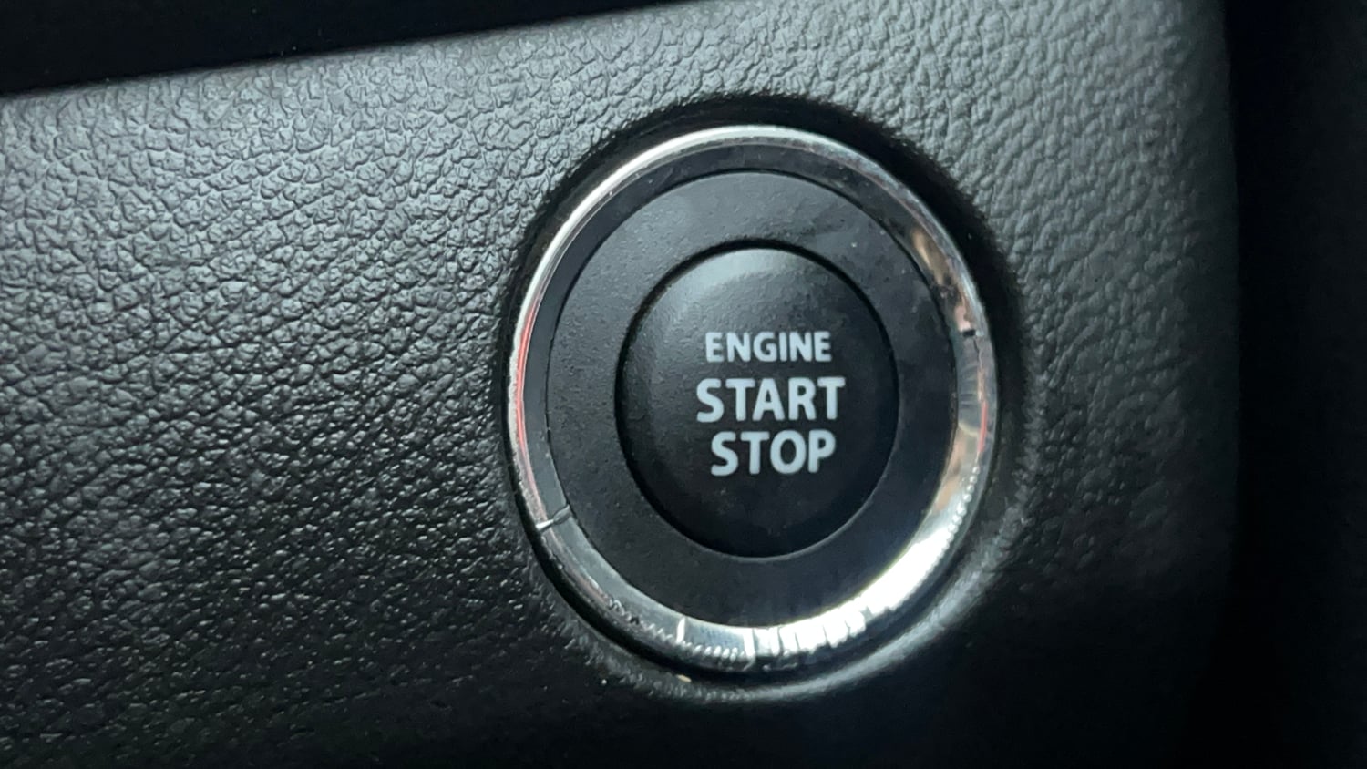 Used 2020 Maruti Suzuki Baleno Zeta Petrol Manual top_features Keyless start