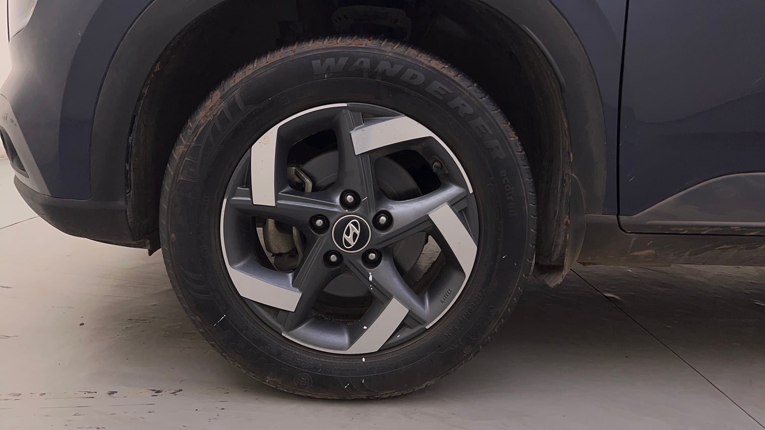 Used 2020 Hyundai Venue SX Plus 1.0 Turbo DCT Petrol Automatic tyres LEFT FRONT TYRE RIM VIEW