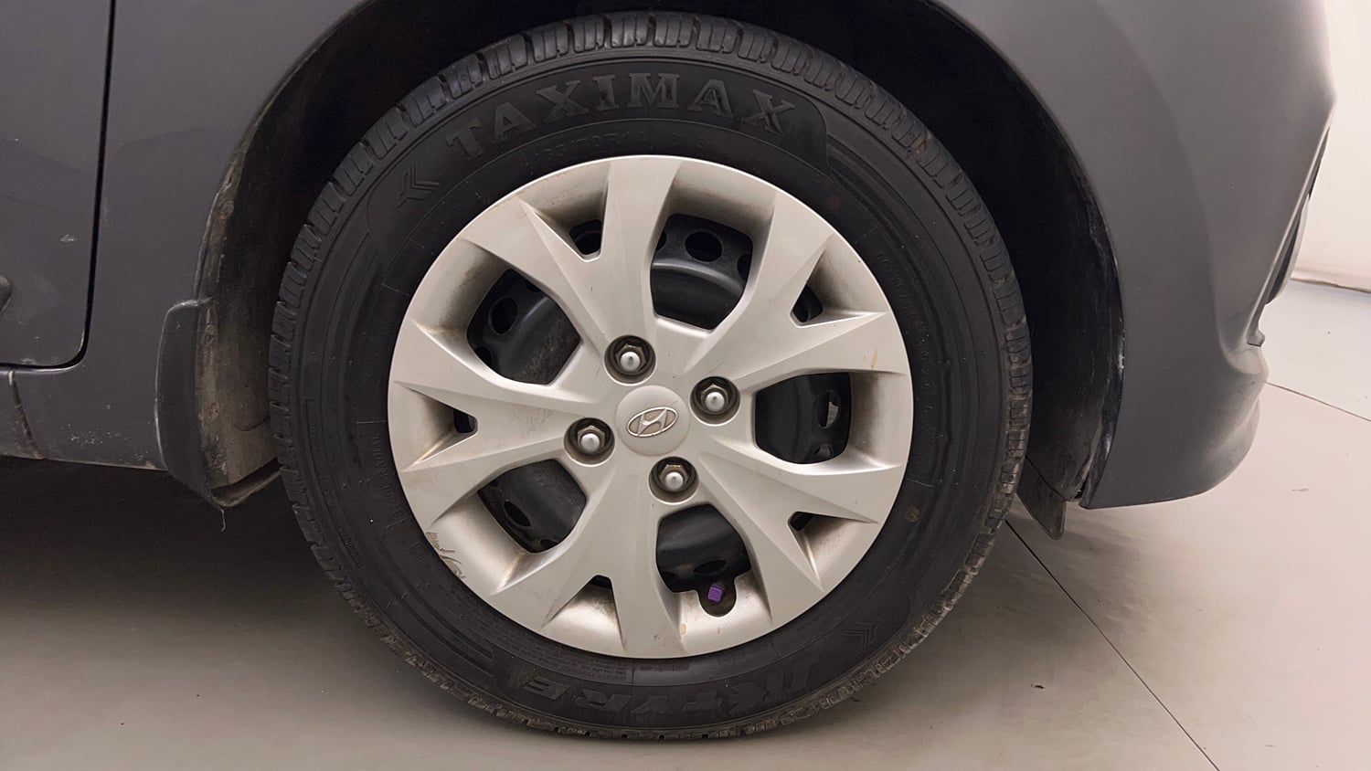 Used 2016 Hyundai Grand i10 Sportz 1.2 Kappa VTVT Petrol Manual tyres RIGHT FRONT TYRE RIM VIEW