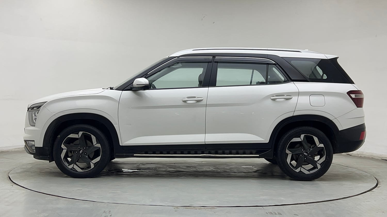Used 2022 Hyundai Alcazar Platinum (O) 7 Seater 1.5 Diesel AT Diesel Automatic exterior LEFT SIDE VIEW
