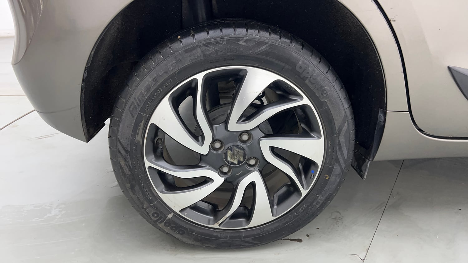 Used 2020 Maruti Suzuki Baleno Zeta Petrol Manual tyres RIGHT REAR TYRE RIM VIEW