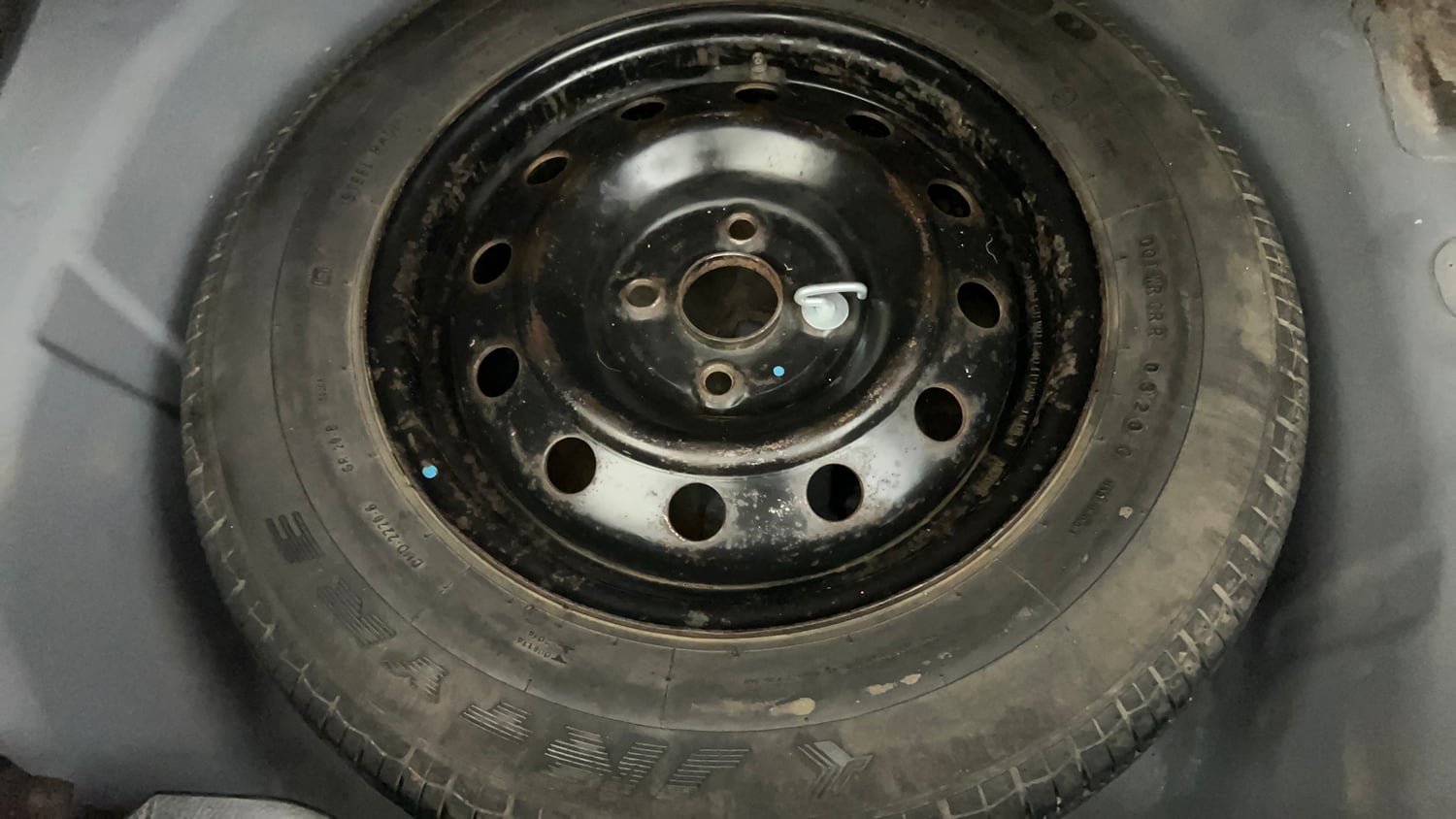 Used 2016 Maruti Suzuki Swift Dzire VXI Petrol Manual tyres SPARE TYRE VIEW