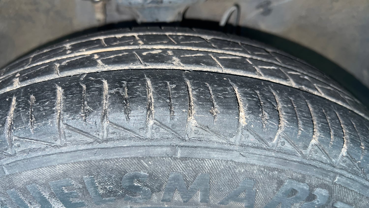 Used 2022 Maruti Suzuki Alto 800 LXi (O) CNG Cng Manual tyres RIGHT FRONT TYRE TREAD VIEW