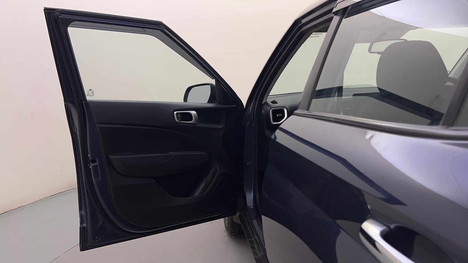 Used 2020 Hyundai Venue SX Plus 1.0 Turbo DCT Petrol Automatic interior LEFT FRONT DOOR OPEN VIEW