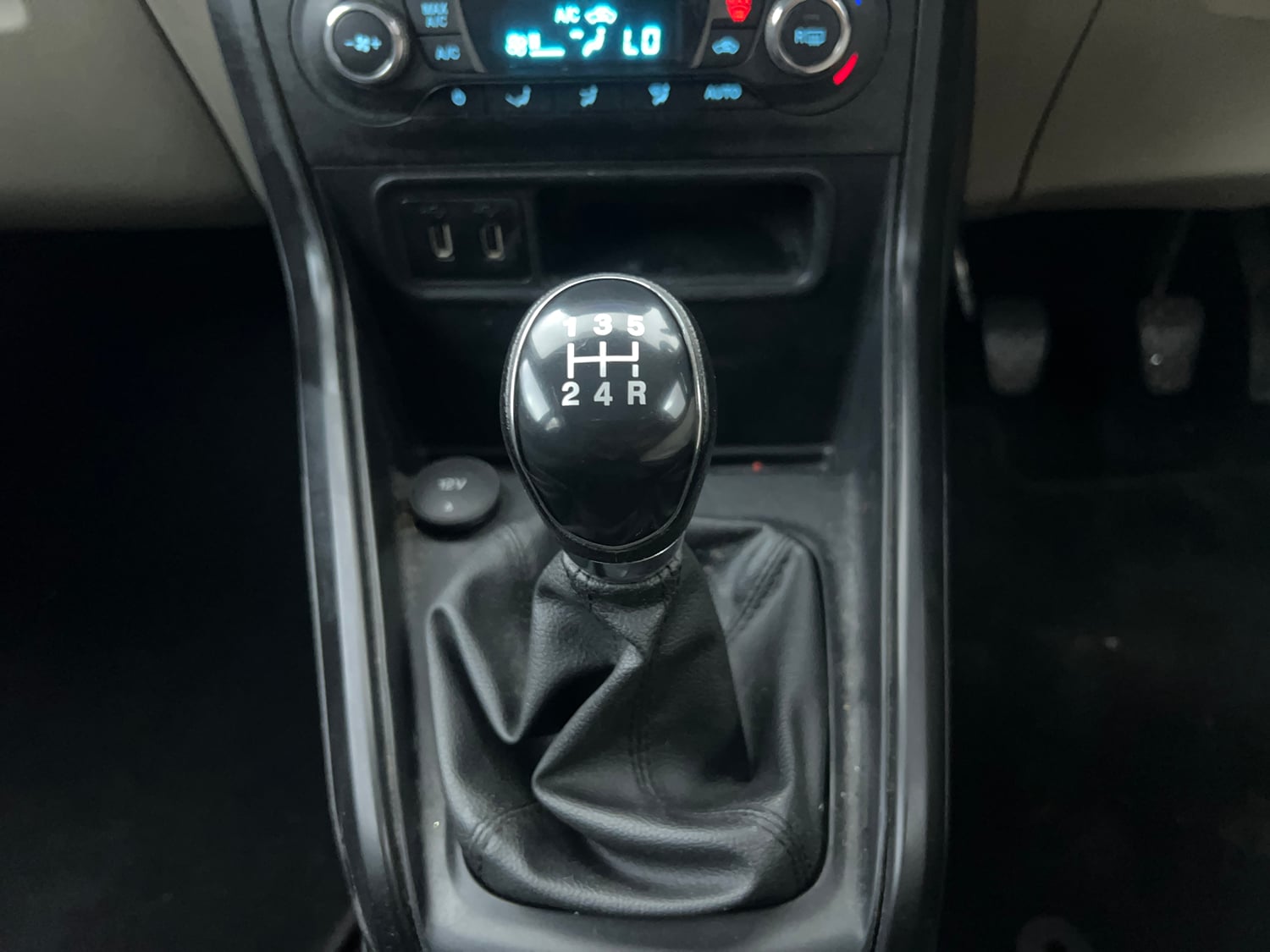 Used 2020 Ford EcoSport Trend 1.5L TDCi Diesel Manual interior GEAR  KNOB VIEW