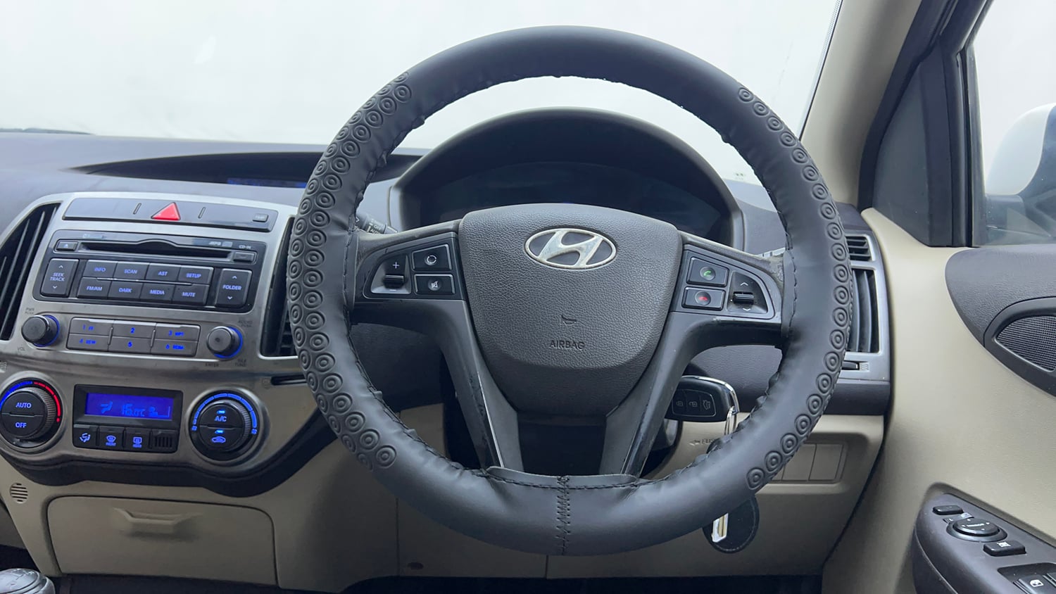 Used 2013 Hyundai i20 Sportz 1.2 Petrol Manual interior STEERING VIEW