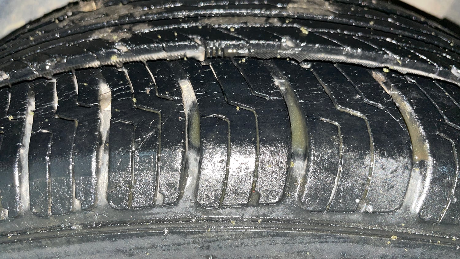 Used 2013 Honda Brio E MT Petrol Manual tyres LEFT REAR TYRE TREAD VIEW