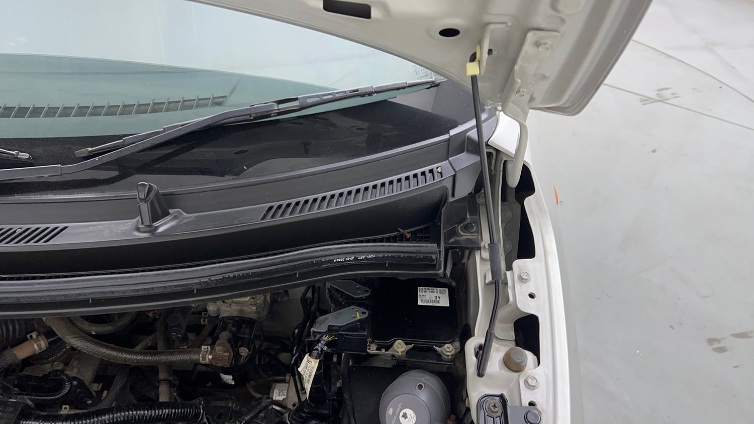 Used 2024 Maruti Suzuki Wagon R LXI 1.0 CNG Cng Manual engine ENGINE LEFT SIDE HINGE & APRON VIEW