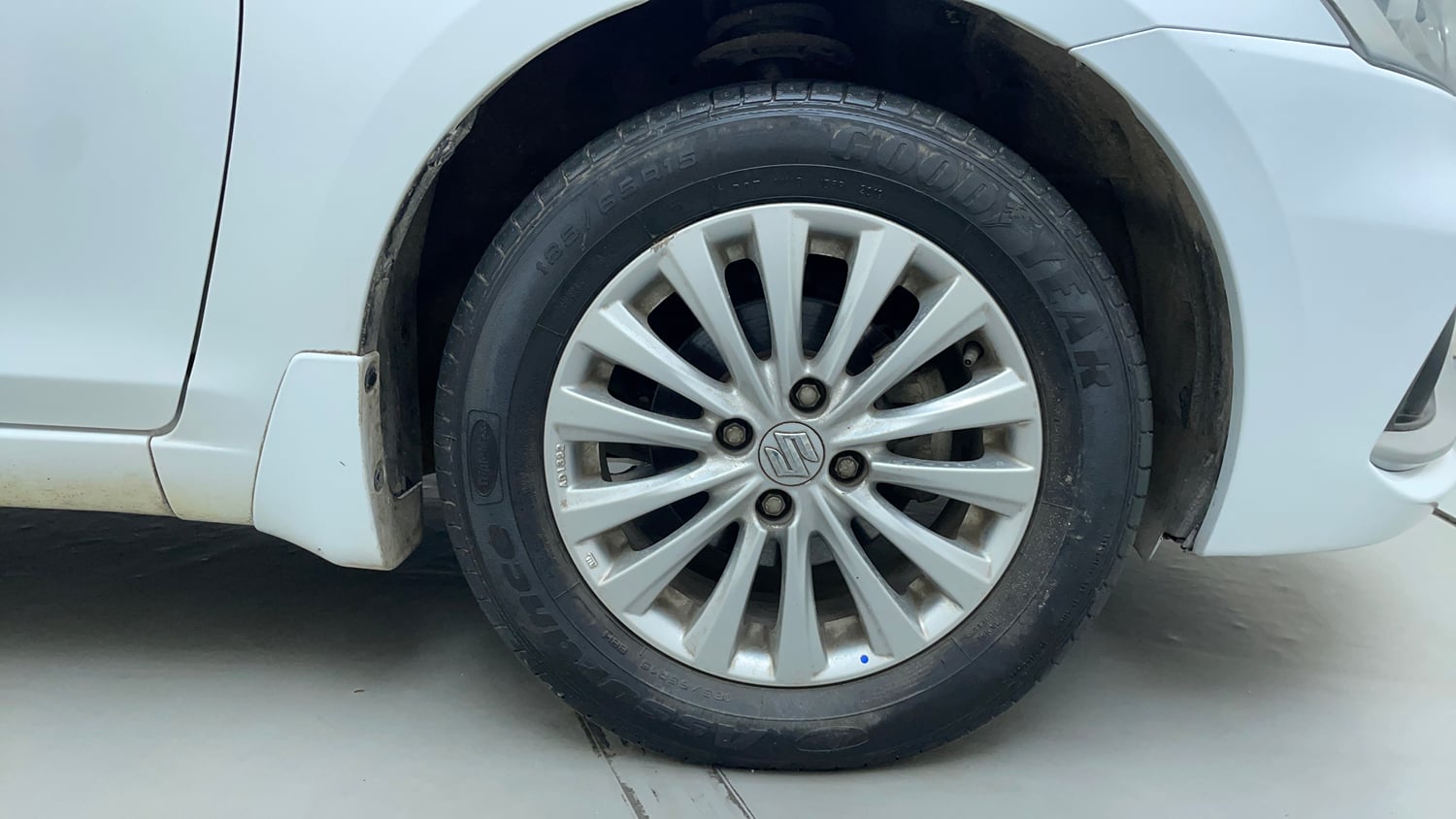 Used 2020 Maruti Suzuki Ciaz Delta Hybrid 1.5 AT Petrol Automatic tyres RIGHT FRONT TYRE RIM VIEW