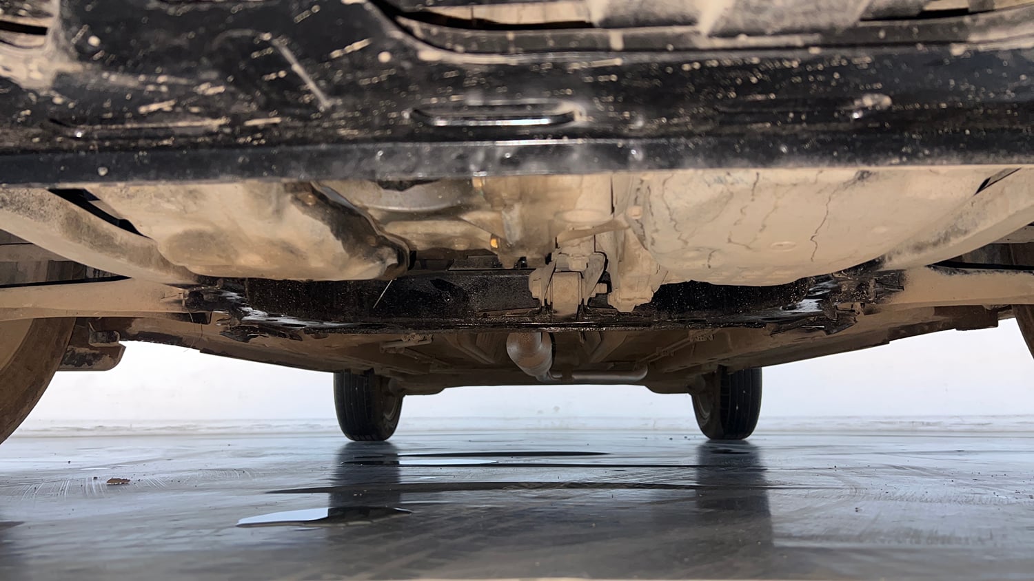 Used 2021 Nissan Magnite XV Premium Turbo (O) CVT Dual Tone Petrol Automatic extra FRONT LEFT UNDERBODY VIEW
