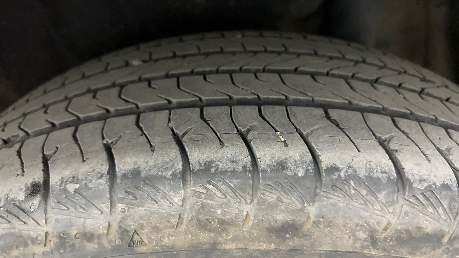 Used 2023 Toyota Innova Hycross VX Hybrid 8 STR Hybrid Automatic tyres LEFT REAR TYRE TREAD VIEW