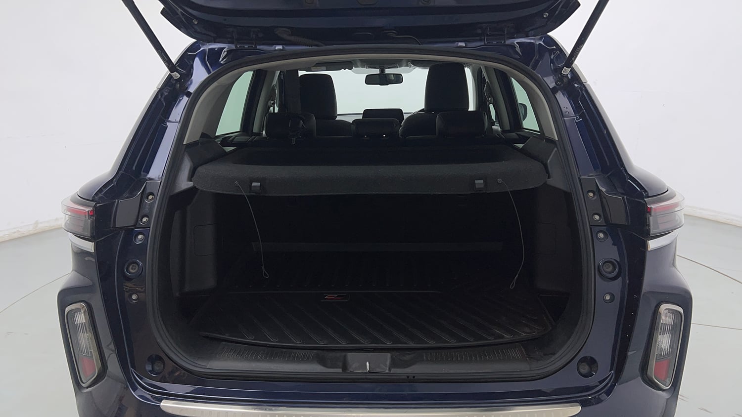 Used 2023 Maruti Suzuki Grand Vitara Alpha Smart Hybrid AT Petrol Automatic interior DICKY INSIDE VIEW
