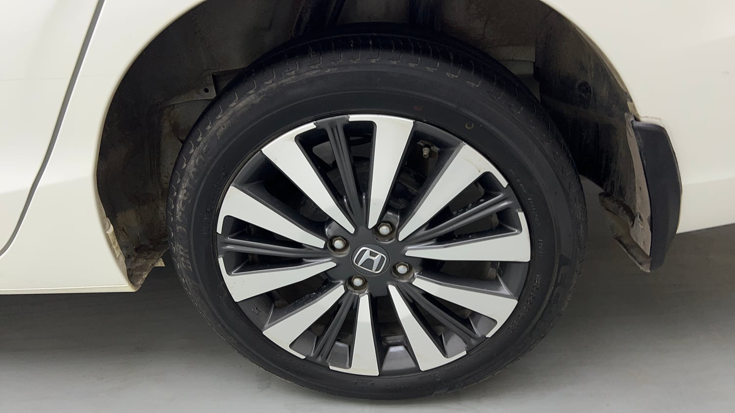 Used 2024 Honda City ZX Petrol CVT Petrol Automatic tyres LEFT REAR TYRE RIM VIEW