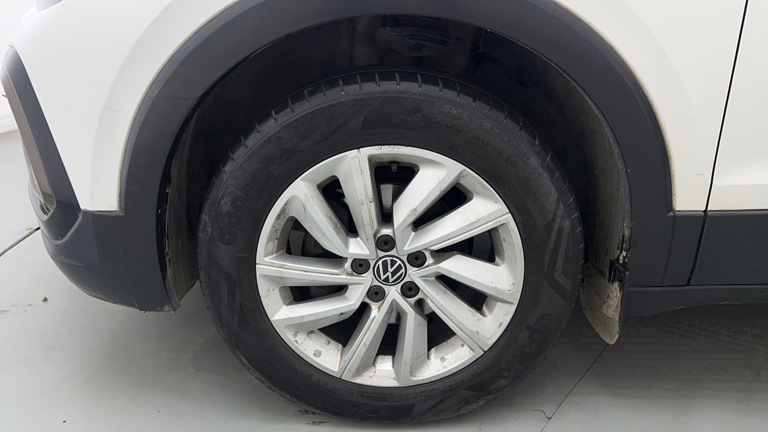 Used 2022 Volkswagen Taigun Highline 1.0 TSI MT Petrol Manual tyres LEFT FRONT TYRE RIM VIEW