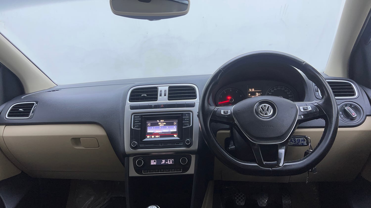 Used 2017 Volkswagen Ameo Highline1.2L (P) Petrol Manual interior DASHBOARD VIEW