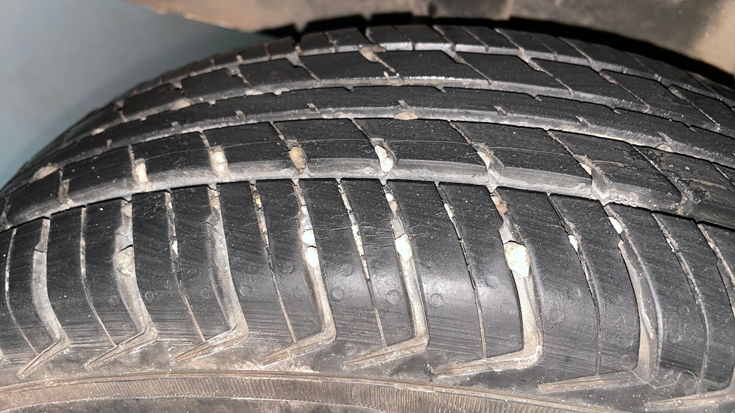 Used 2018 Renault Kwid 1.0 RXT AMT Opt Petrol Automatic tyres RIGHT REAR TYRE TREAD VIEW