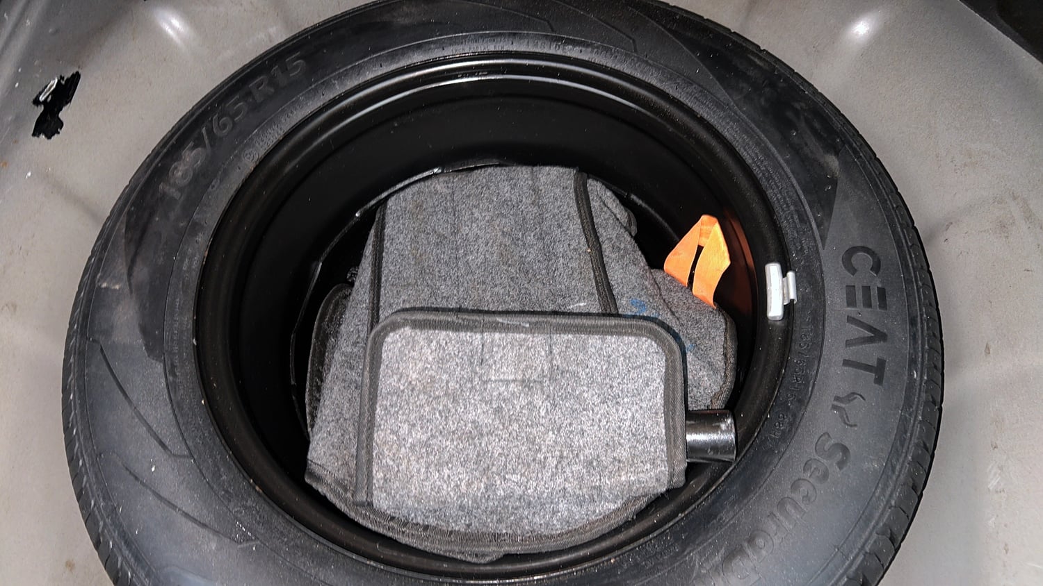 Used 2018 Hyundai Verna SX (O) 1.6 VTVT AT Petrol Automatic tyres SPARE TYRE VIEW