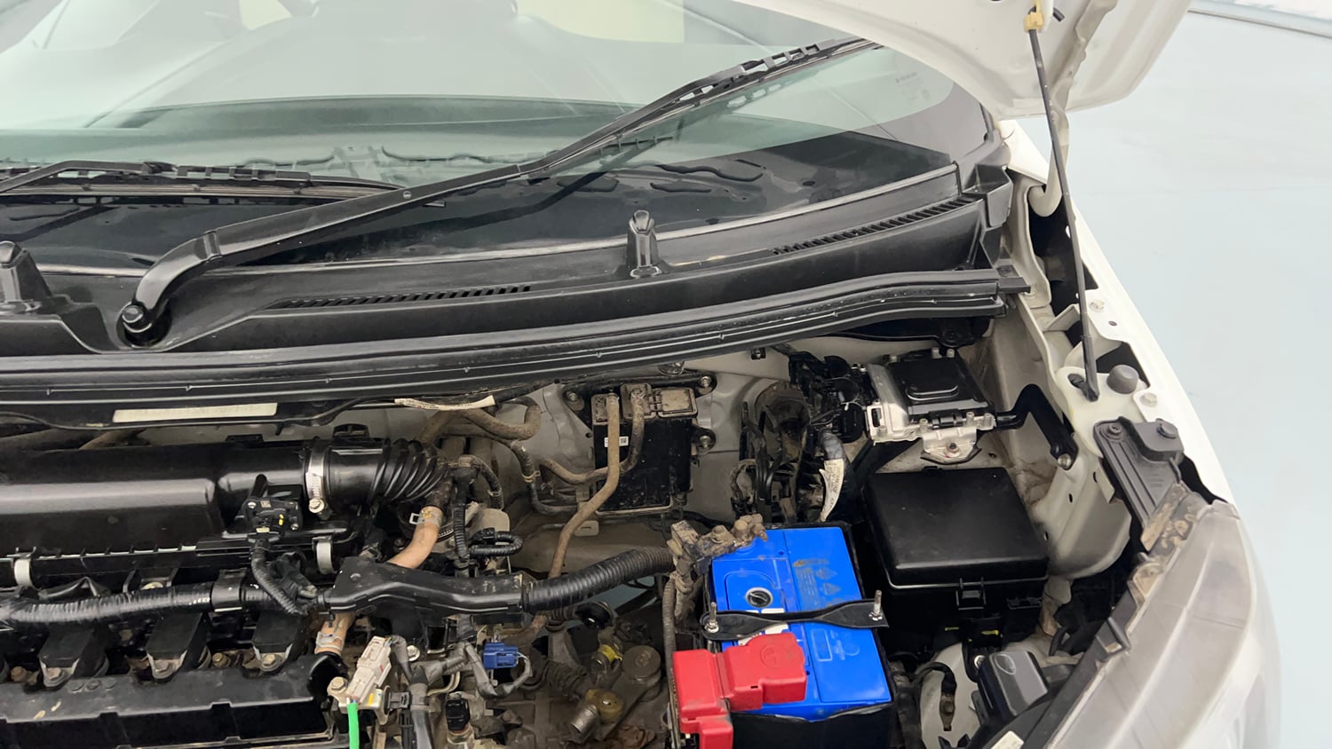 Used 2022 Maruti Suzuki Wagon R ZXI 1.2 Petrol Manual engine ENGINE LEFT SIDE HINGE & APRON VIEW