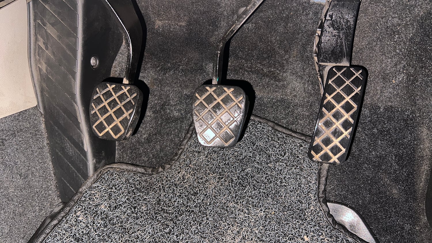 Used 2022 Volkswagen Taigun Highline 1.0 TSI MT Petrol Manual interior PEDALS VIEW