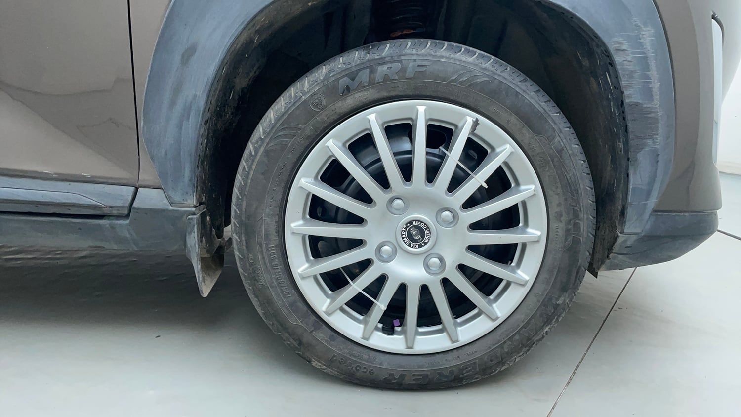 Used 2021 Nissan Magnite XL Turbo CVT Petrol Automatic tyres RIGHT FRONT TYRE RIM VIEW