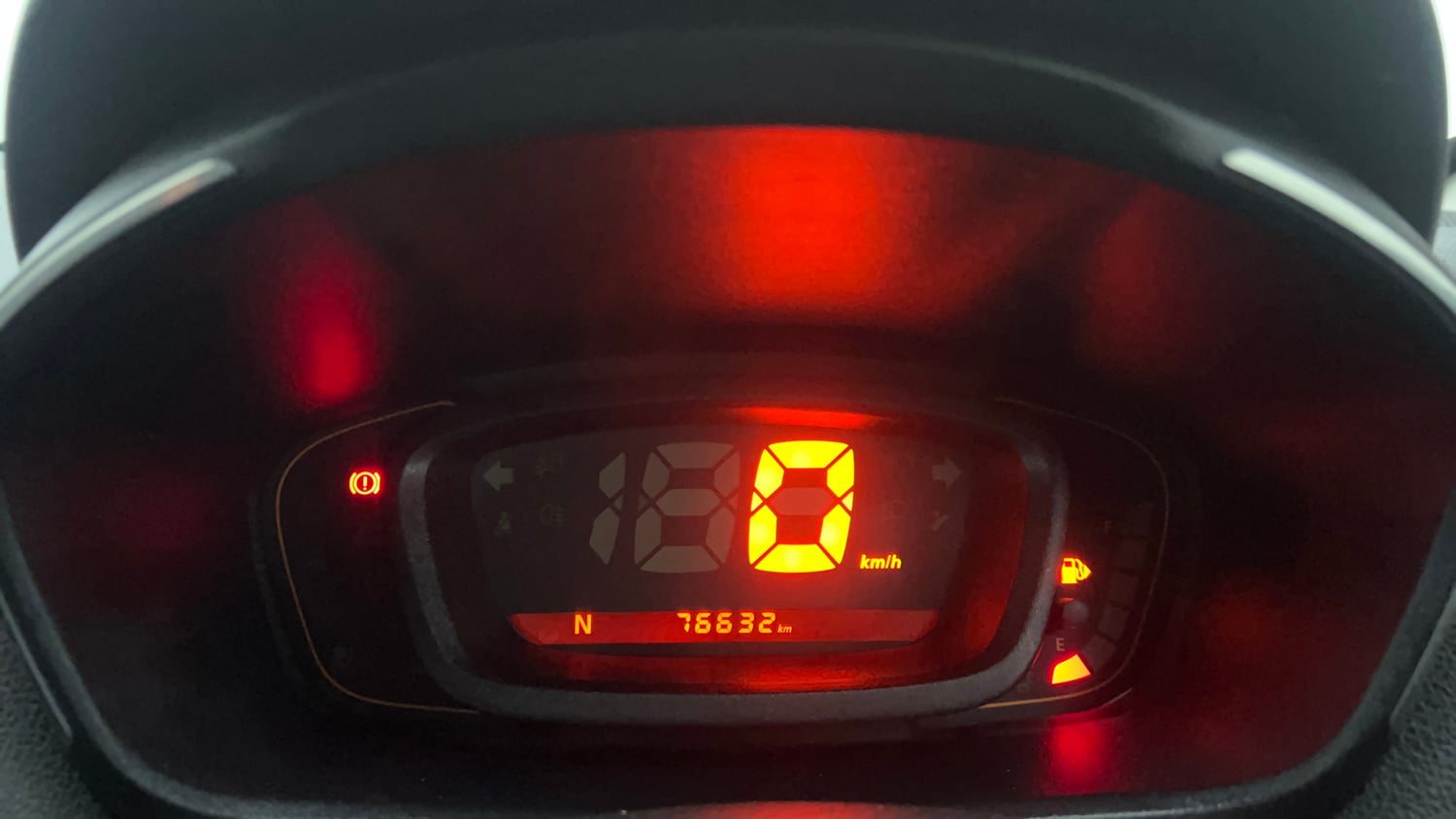 Used 2017 Renault Kwid 1.0 RXT AMT Petrol Automatic interior CLUSTERMETER VIEW