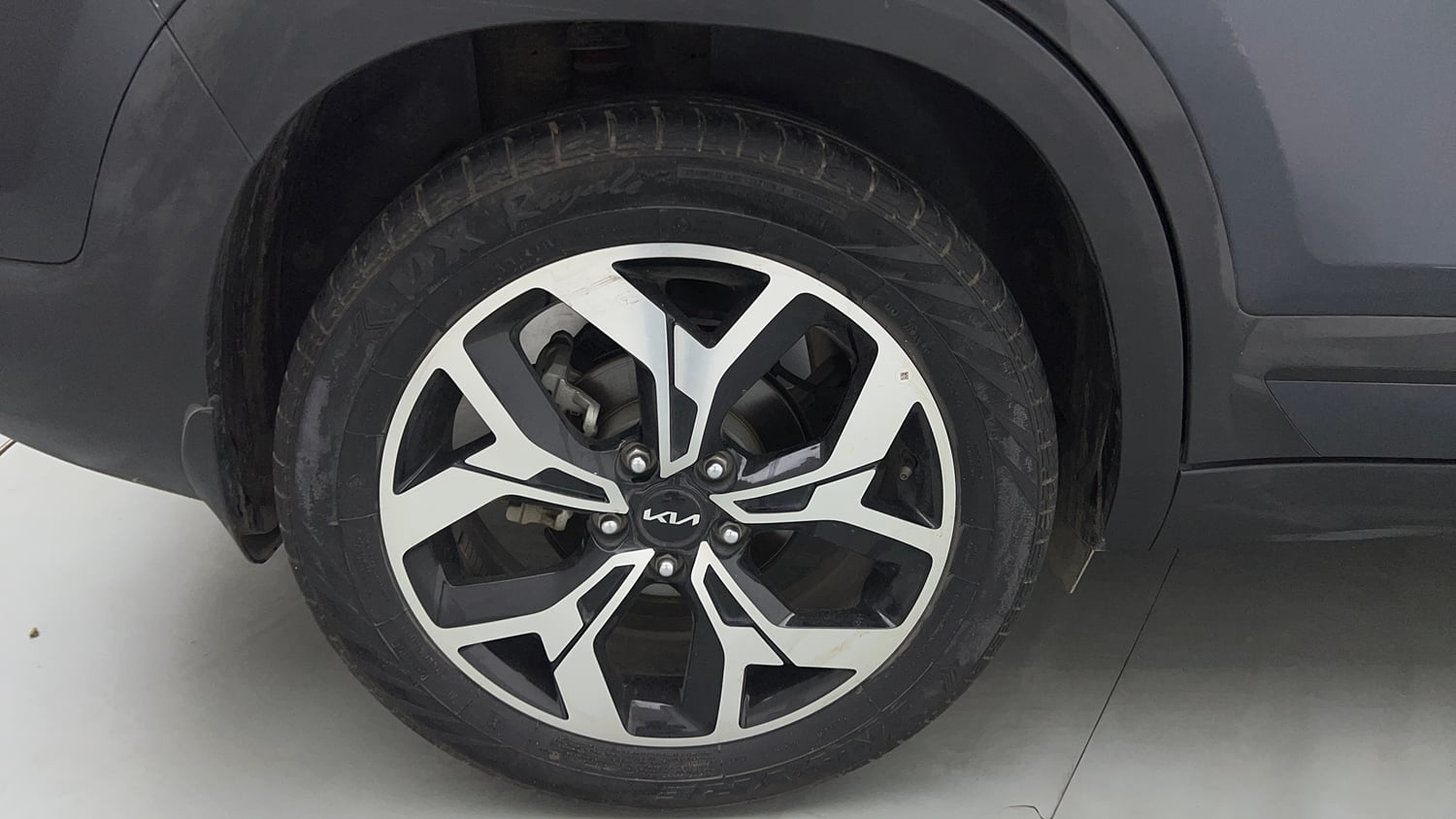 Used 2024 Kia Seltos X Line 1.5 Turbo Petrol DCT Petrol Automatic tyres RIGHT REAR TYRE RIM VIEW