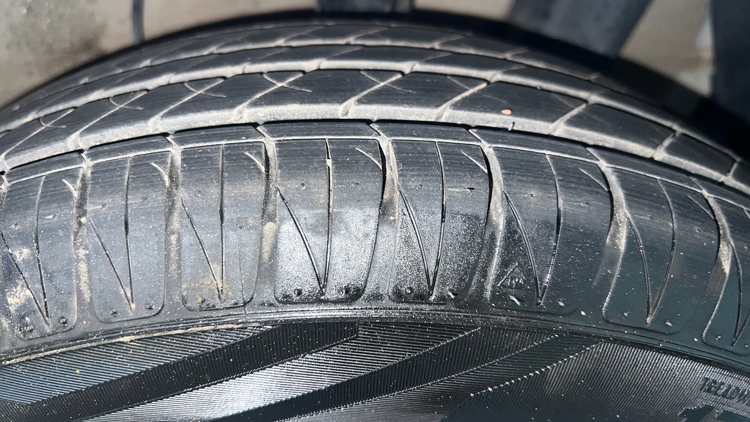 Used 2023 Hyundai Aura S 1.2 CNG Cng Manual tyres LEFT REAR TYRE TREAD VIEW