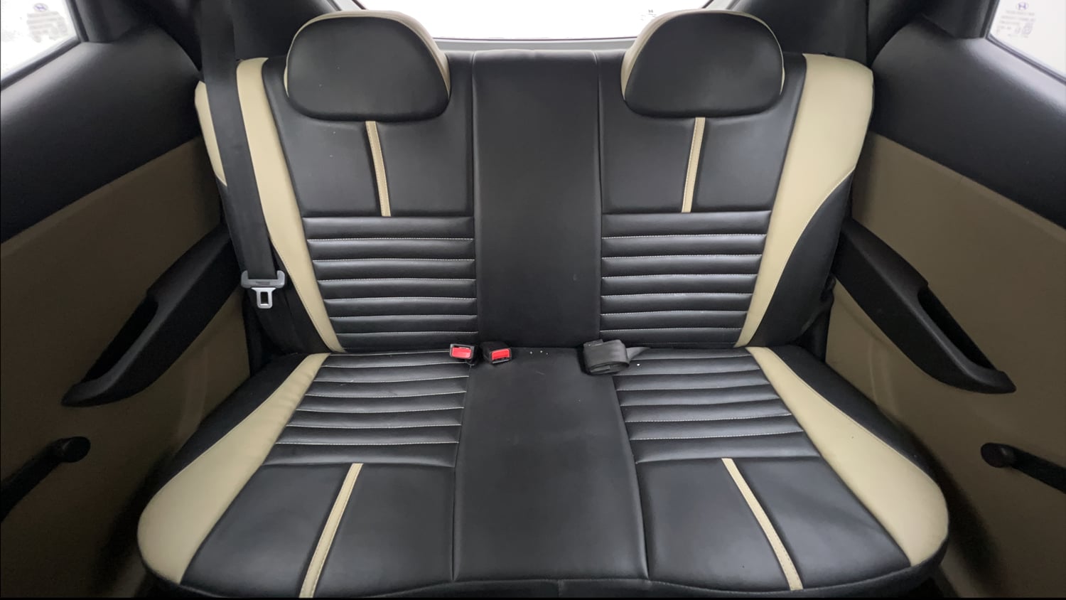 Used 2016 Hyundai Eon Era + Petrol Manual interior REAR SEAT CONDITION VIEW