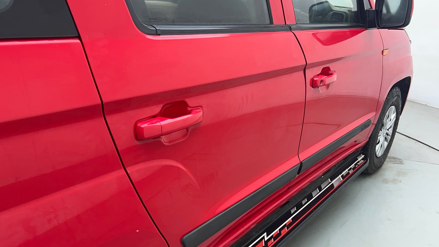 Used 2019 Mahindra TUV300 T6 Plus Diesel Manual dents MINOR DENT