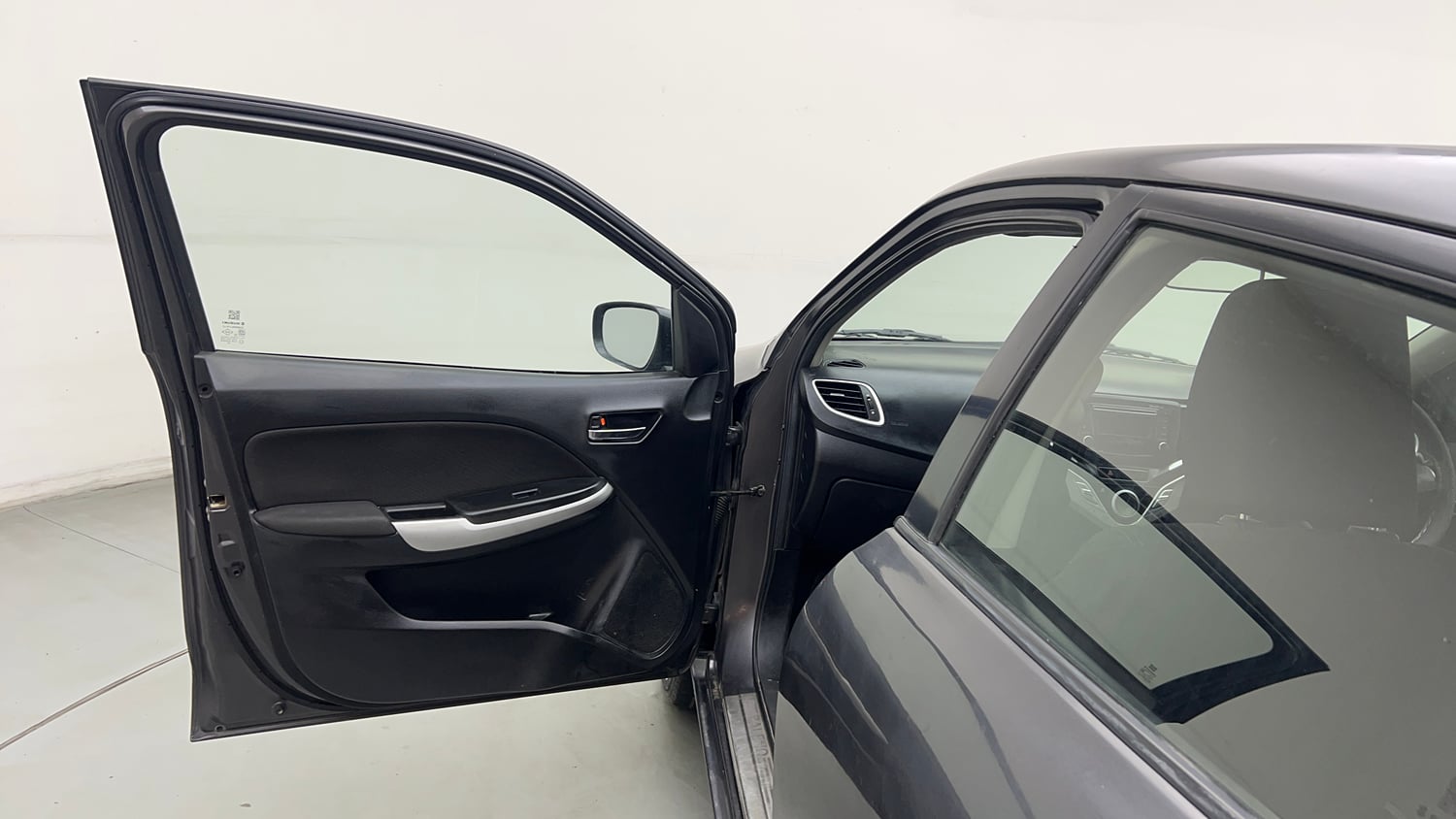 Used 2018 Maruti Suzuki Baleno Delta 1.3 Diesel Manual interior LEFT FRONT DOOR OPEN VIEW