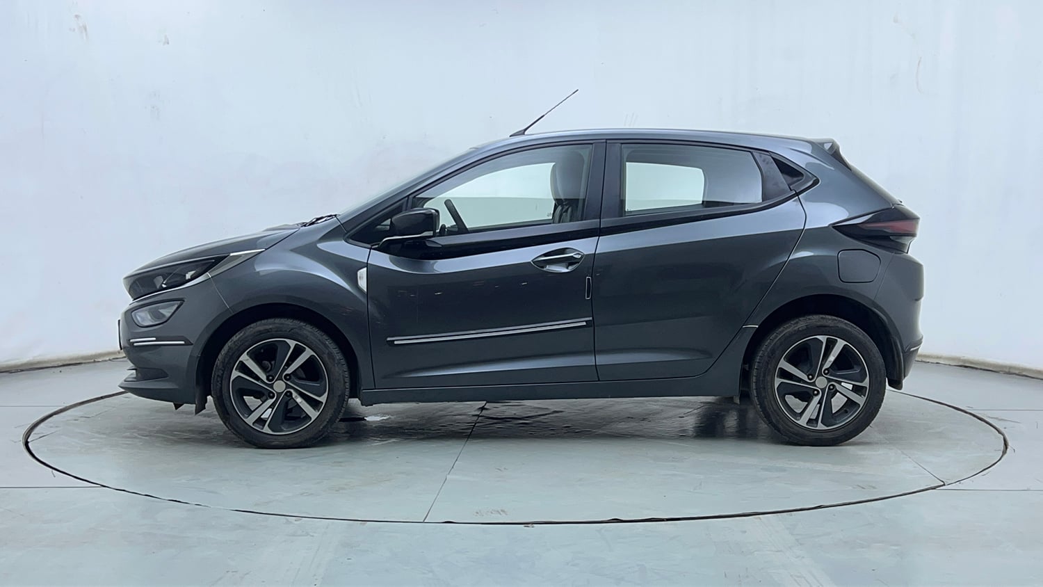 Used 2021 Tata Altroz XZ Petrol Petrol Manual exterior LEFT SIDE VIEW