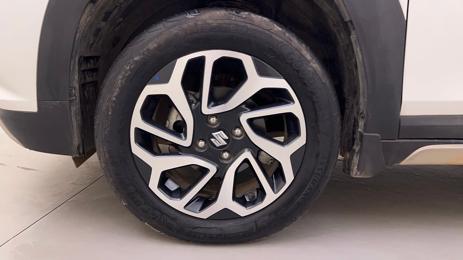 Used 2024 Maruti Suzuki Fronx Alpha 1.0L Turbo 6 AT Petrol Automatic tyres LEFT FRONT TYRE RIM VIEW