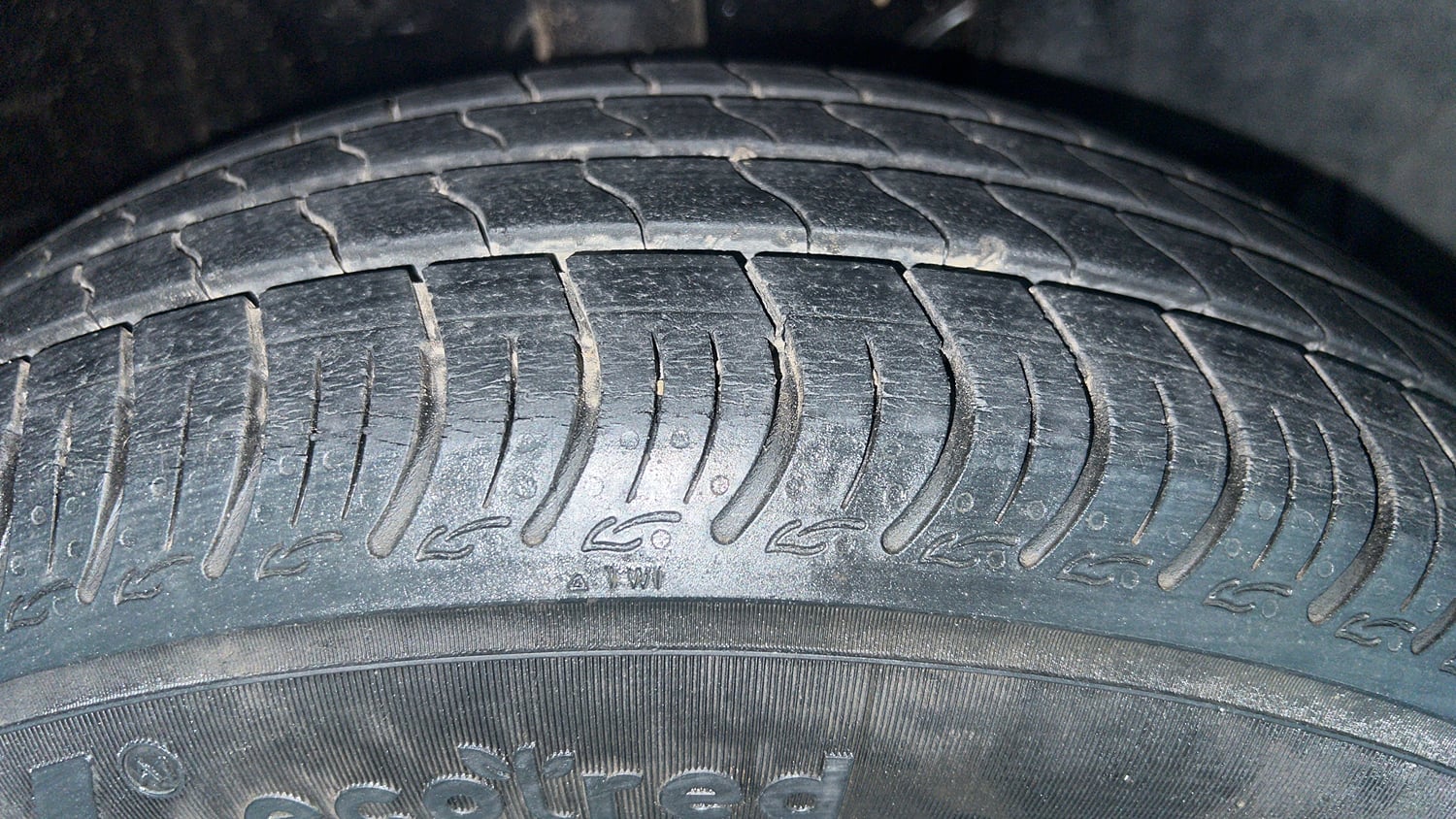 Used 2023 Maruti Suzuki Wagon R VXI 1.0 AGS Petrol Automatic tyres RIGHT FRONT TYRE TREAD VIEW